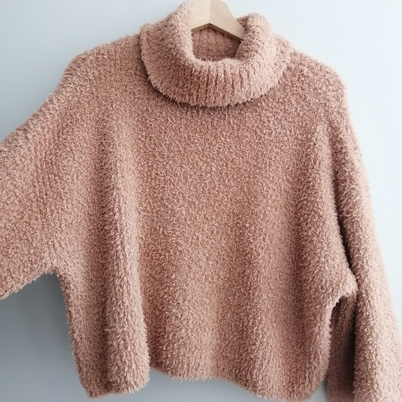 Aerie Marshmallow Turtleneck Cropped Sweater Bell Sleeves Fuzzy Tan XL - Picture 10 of 15